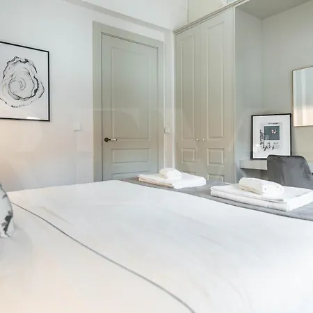 Apartman Penthouse With Private Rooftop In The Heart Of By Rems *