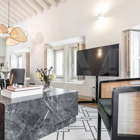 Appartamento Penthouse With Private Rooftop In The Heart Of By Rems *
