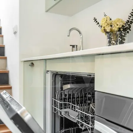 Penthouse With Private Rooftop In The Heart Of By Rems Appartamento
