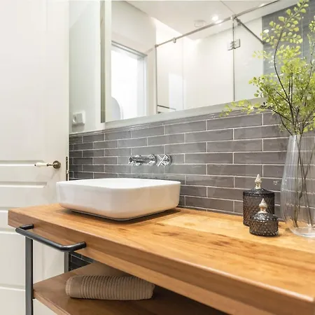 Appartamento Penthouse With Private Rooftop In The Heart Of By Rems