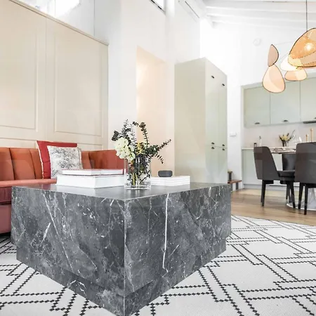 Apartamento Penthouse With Private Rooftop In The Heart Of By Rems *